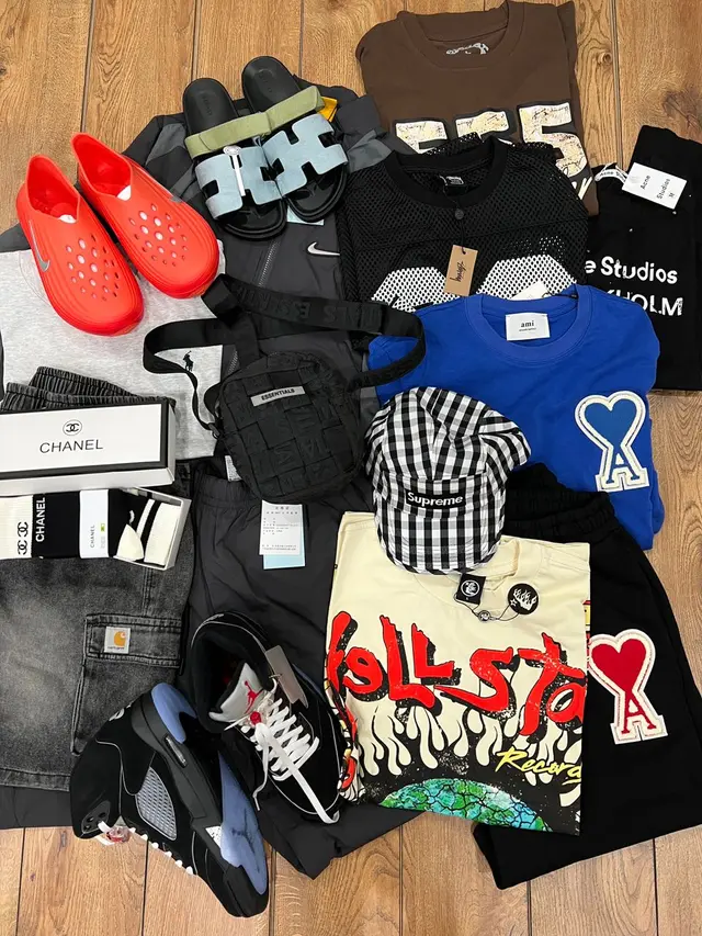 AMI tops, Jordan sneakers, slides, a cap, a shoulder bag and other clothing in the original 10kg Europe Reddit haul photo